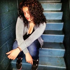 Meet your Posher, Dzhennifer